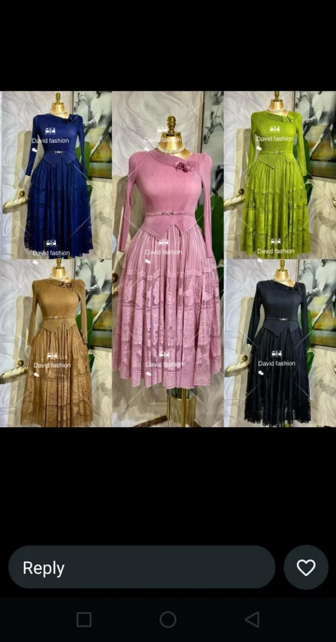 WOMAN WEARS